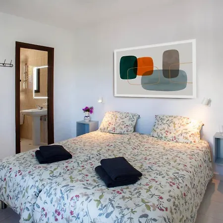 Beautiful House With Garden & Views In