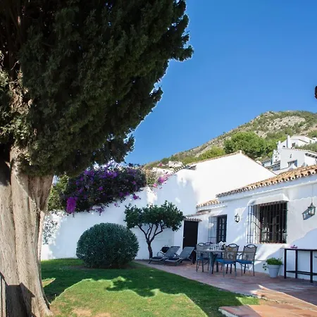 Beautiful House With Garden & Views In